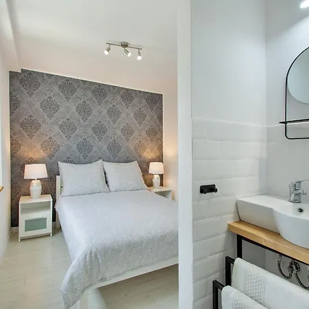 Leokadia Przy Plazy Prywatne Bed and breakfast *